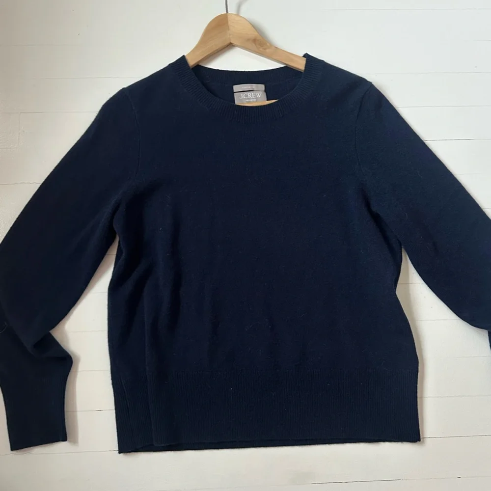 J. Crew Navy 100% Cashmere Classic Fit Crewneck Sweater Navy - Picture 3 of 4